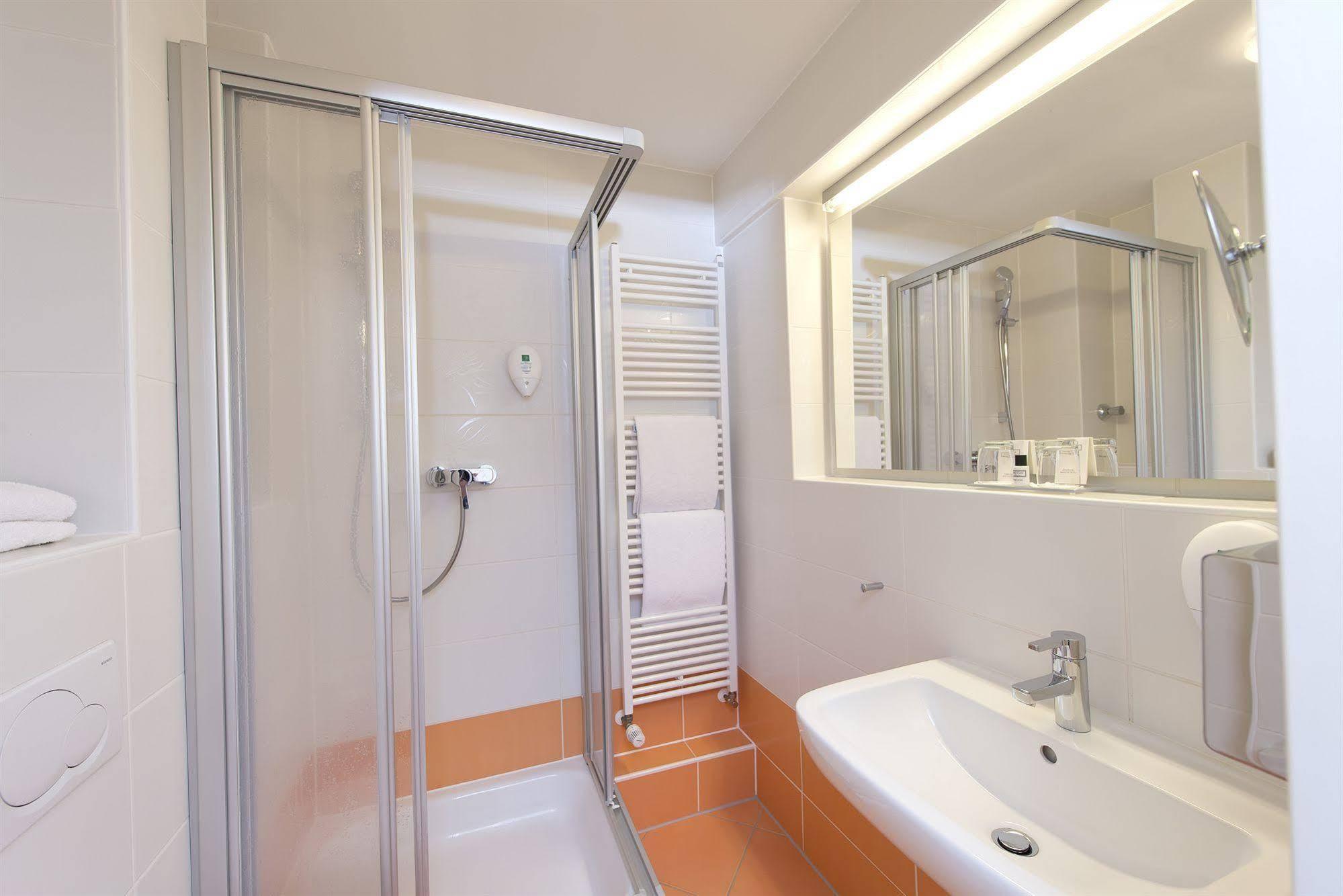 Tryp By Wyndham Frankfurt Hotel Frankfurt am Main Kamer foto